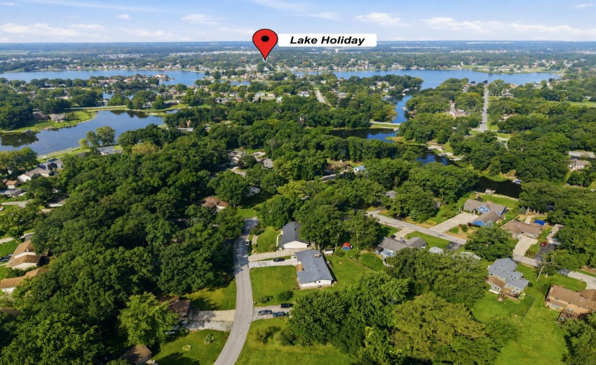 Lake Holiday Pin